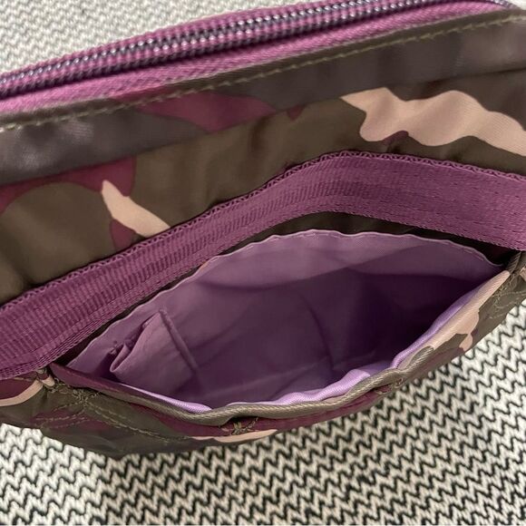 Lug Camo Berry Skipper Crossbody Bag NWT! - Picture 6 of 12